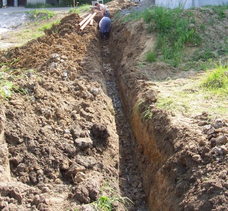 Odvodnění spodního svahu-drenáž.jpg