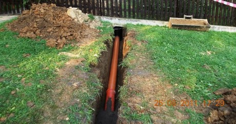 pokládka potrubí kanalizačního,šachtice